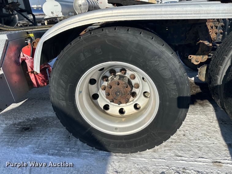 image for item FK1564 2015 Mack CXU613 semi truck