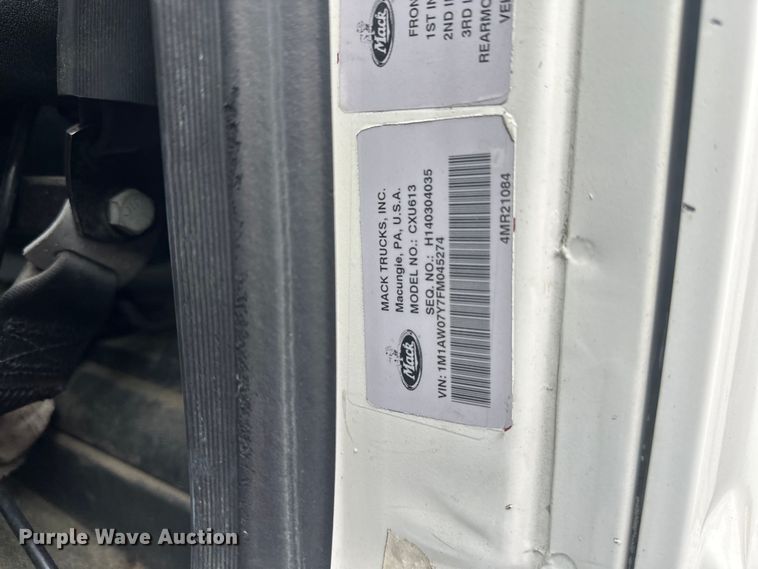 image for item FK1564 2015 Mack CXU613 semi truck