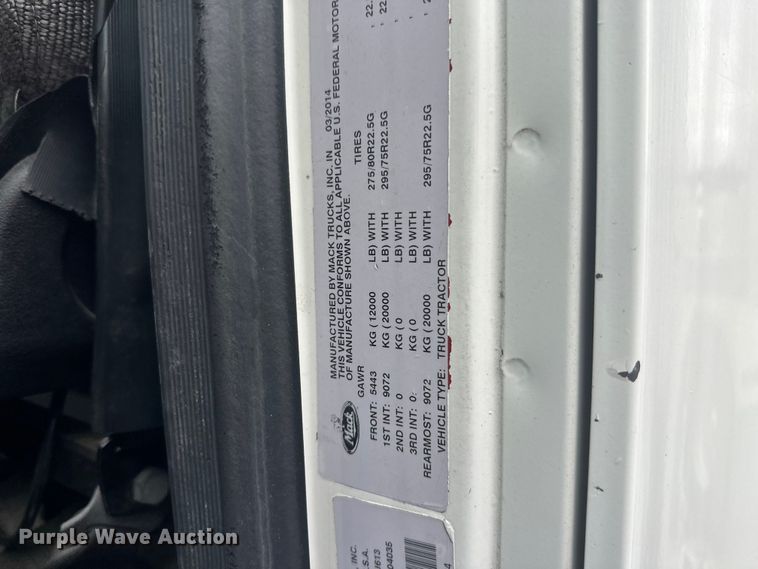 image for item FK1564 2015 Mack CXU613 semi truck