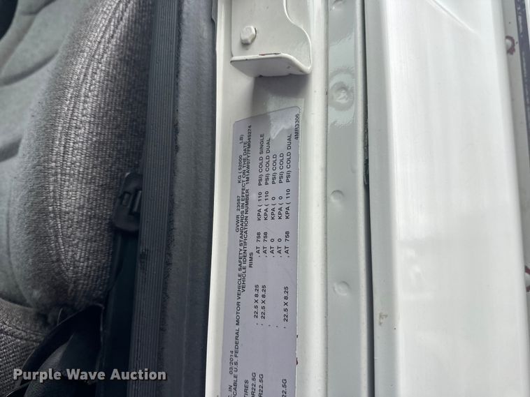 image for item FK1564 2015 Mack CXU613 semi truck