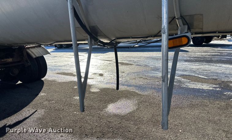 image for item FK1568 1995 Polar asphalt trailer