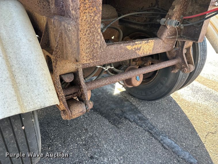 image for item FK1568 1995 Polar asphalt trailer