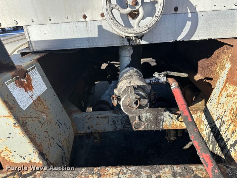 image for item FK1568 1995 Polar asphalt trailer