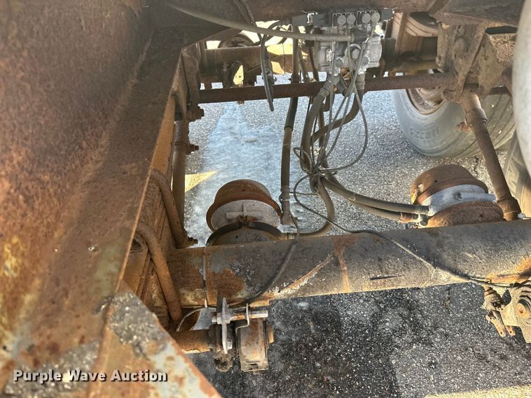 image for item FK1568 1995 Polar asphalt trailer