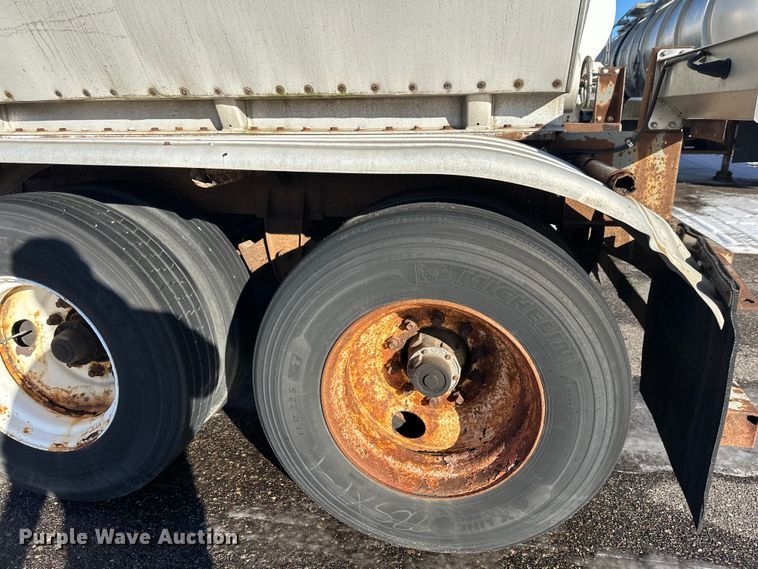 image for item FK1568 1995 Polar asphalt trailer