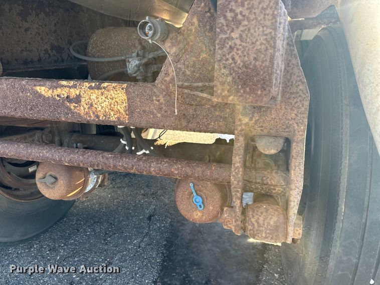 image for item FK1568 1995 Polar asphalt trailer