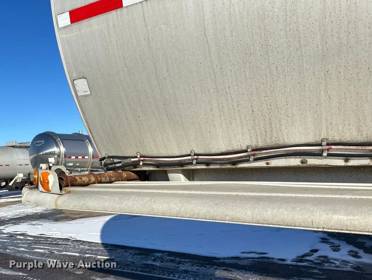 image for item FK1568 1995 Polar asphalt trailer