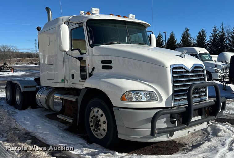 image for item FK1575 2015 Mack CXU613 semi truck