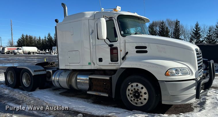image for item FK1575 2015 Mack CXU613 semi truck