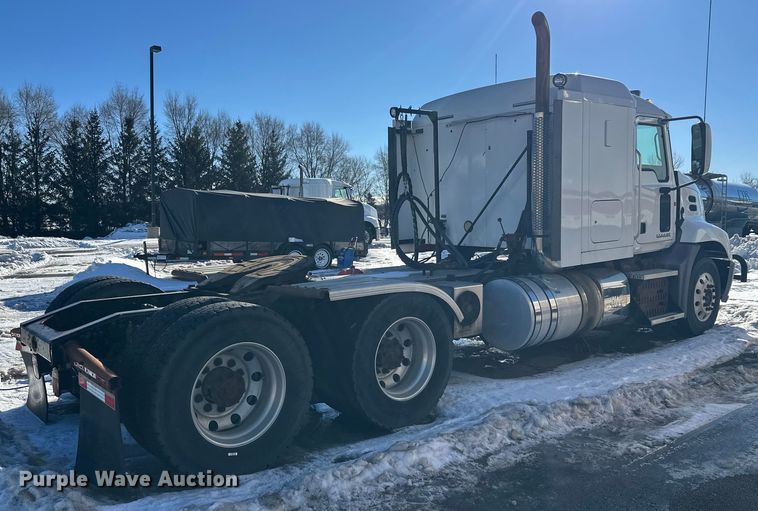 image for item FK1575 2015 Mack CXU613 semi truck