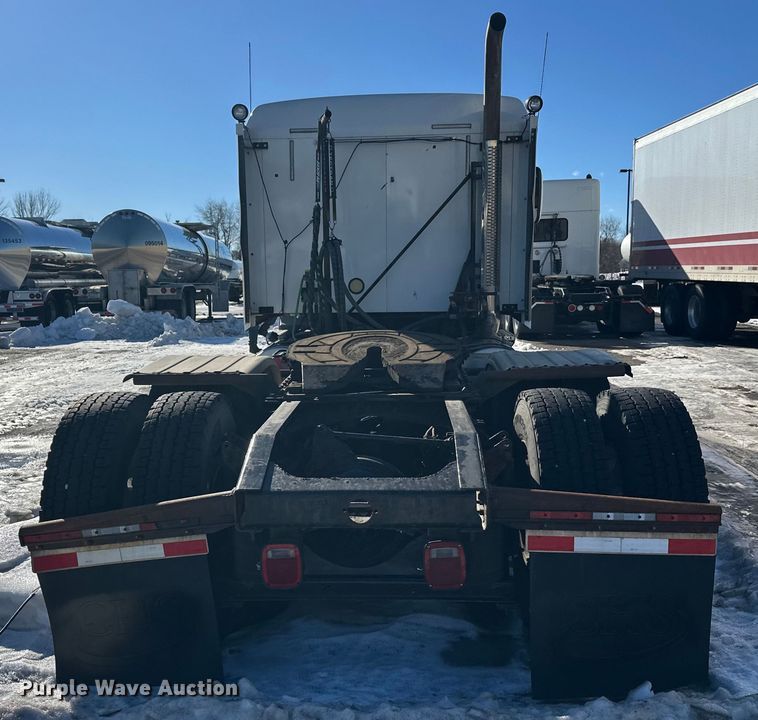 image for item FK1575 2015 Mack CXU613 semi truck