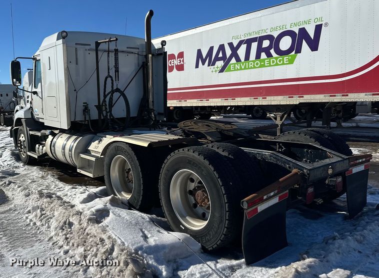 image for item FK1575 2015 Mack CXU613 semi truck