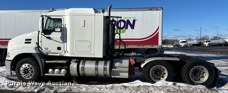 image for item FK1575 2015 Mack CXU613 semi truck