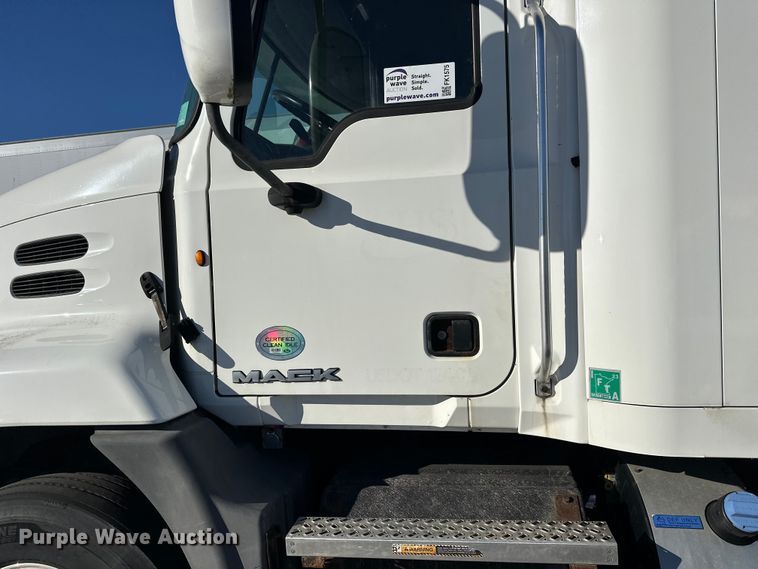 image for item FK1575 2015 Mack CXU613 semi truck