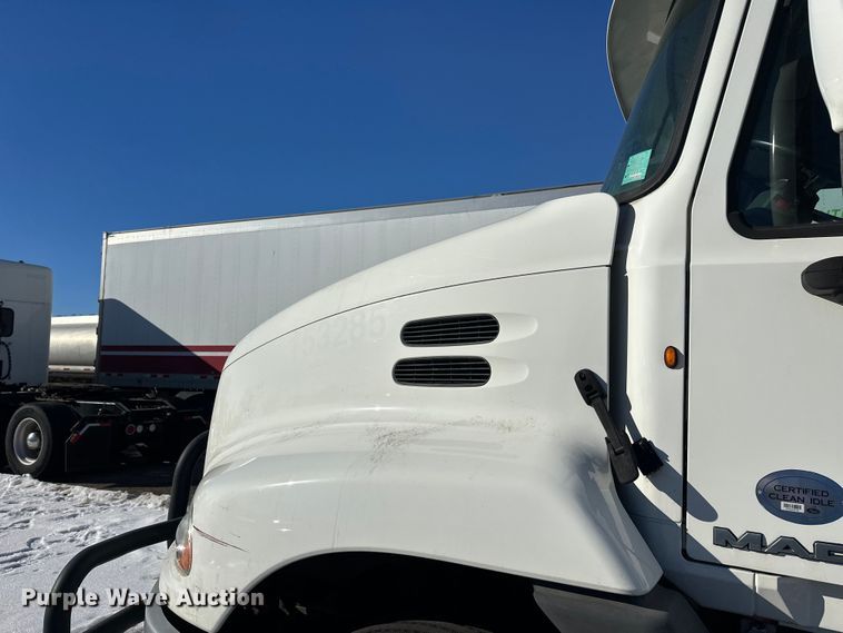 image for item FK1575 2015 Mack CXU613 semi truck