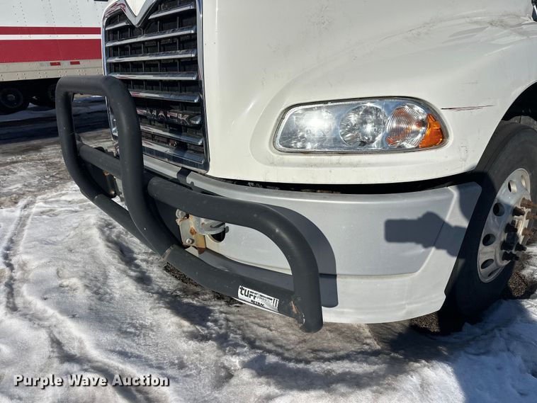 image for item FK1575 2015 Mack CXU613 semi truck
