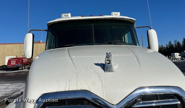 image for item FK1575 2015 Mack CXU613 semi truck