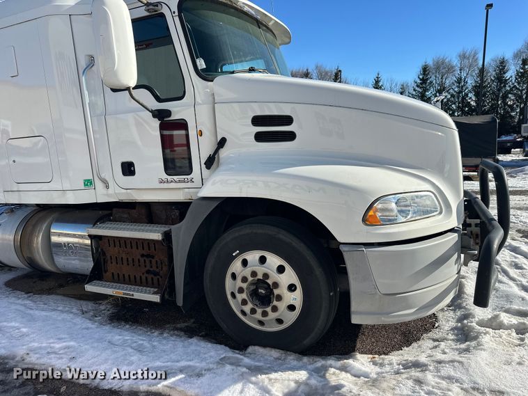 image for item FK1575 2015 Mack CXU613 semi truck