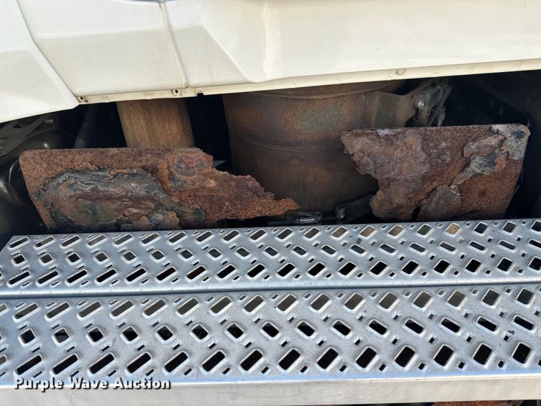 image for item FK1575 2015 Mack CXU613 semi truck