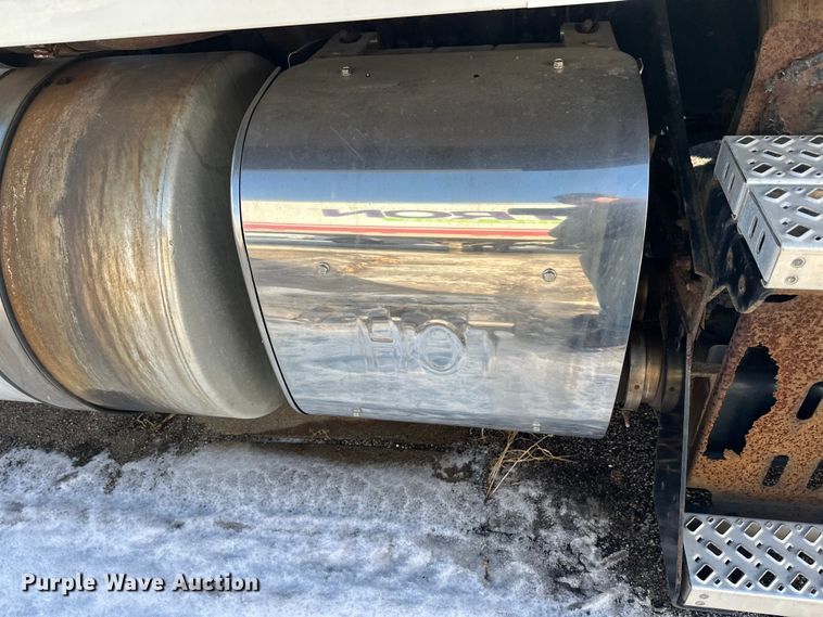 image for item FK1575 2015 Mack CXU613 semi truck