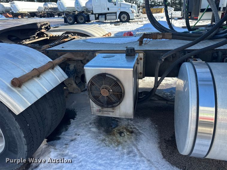 image for item FK1575 2015 Mack CXU613 semi truck