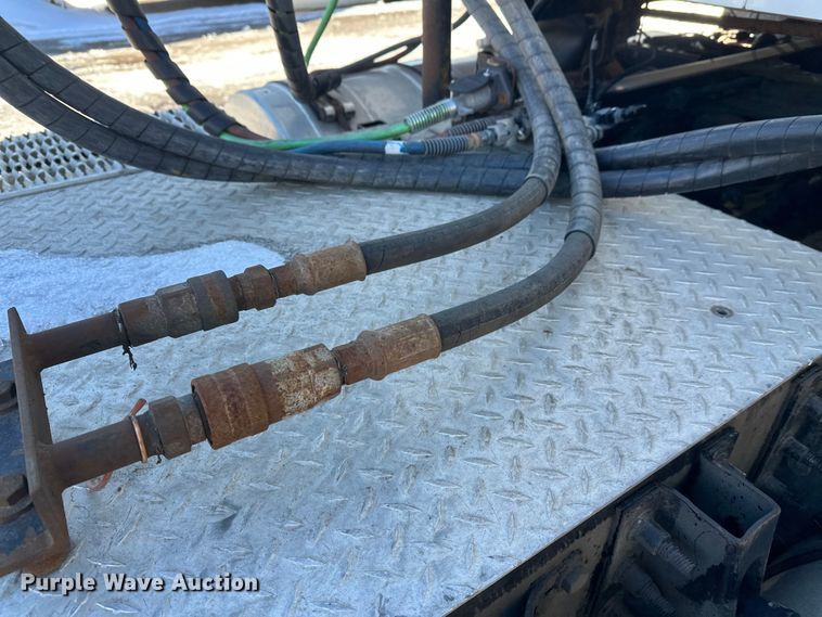 image for item FK1575 2015 Mack CXU613 semi truck