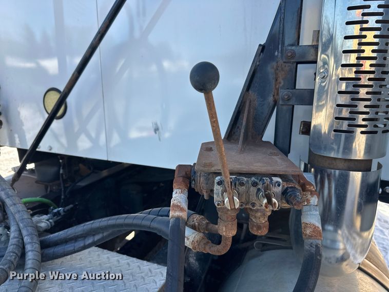 image for item FK1575 2015 Mack CXU613 semi truck