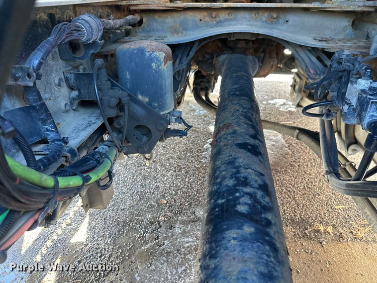 image for item FK1575 2015 Mack CXU613 semi truck