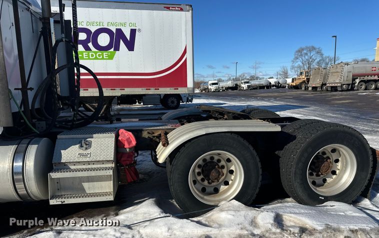 image for item FK1575 2015 Mack CXU613 semi truck