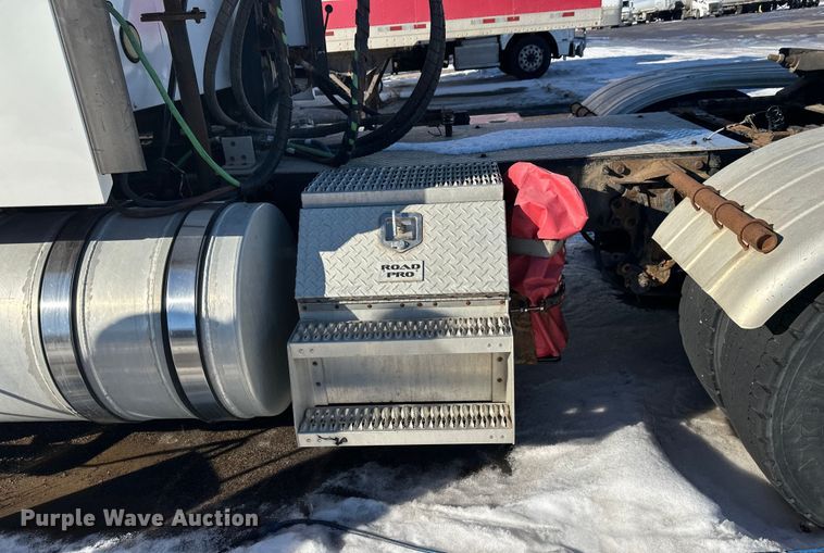 image for item FK1575 2015 Mack CXU613 semi truck