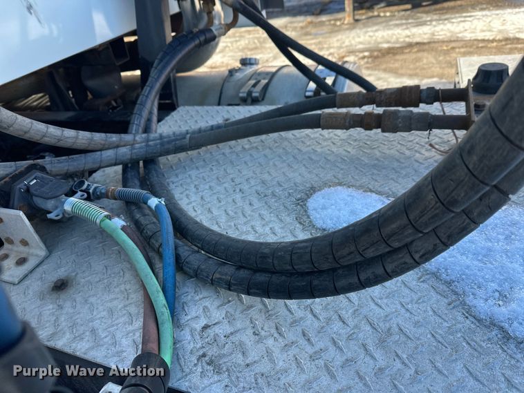 image for item FK1575 2015 Mack CXU613 semi truck