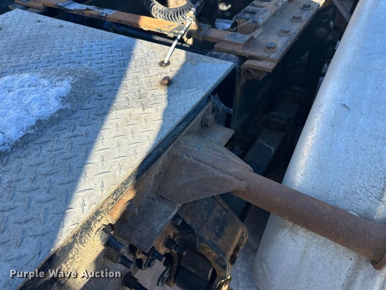 image for item FK1575 2015 Mack CXU613 semi truck