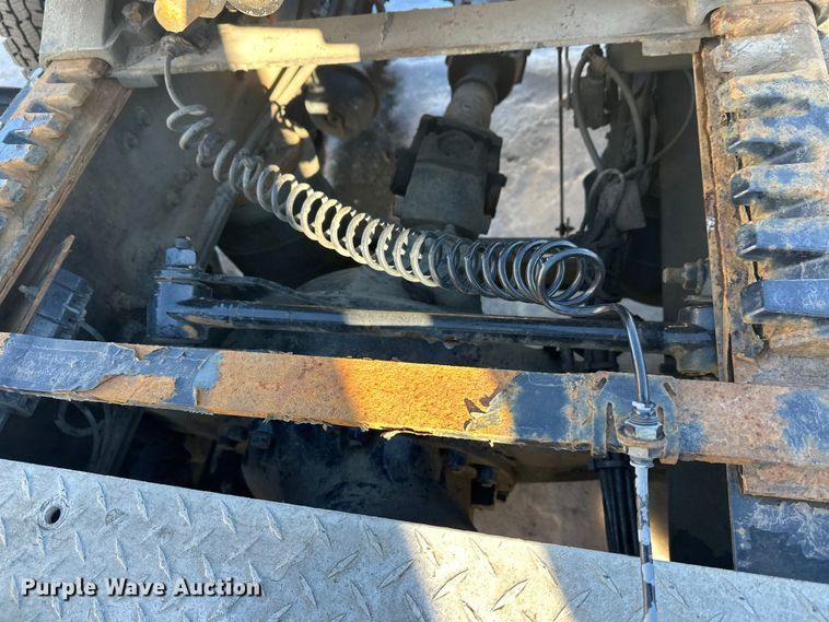 image for item FK1575 2015 Mack CXU613 semi truck