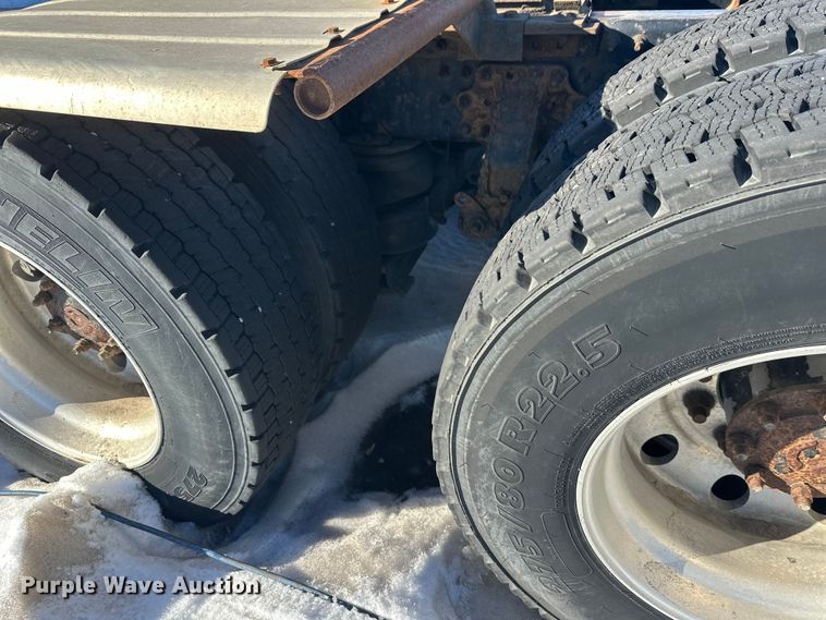 image for item FK1575 2015 Mack CXU613 semi truck