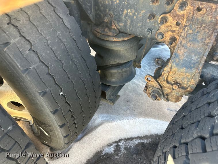 image for item FK1575 2015 Mack CXU613 semi truck