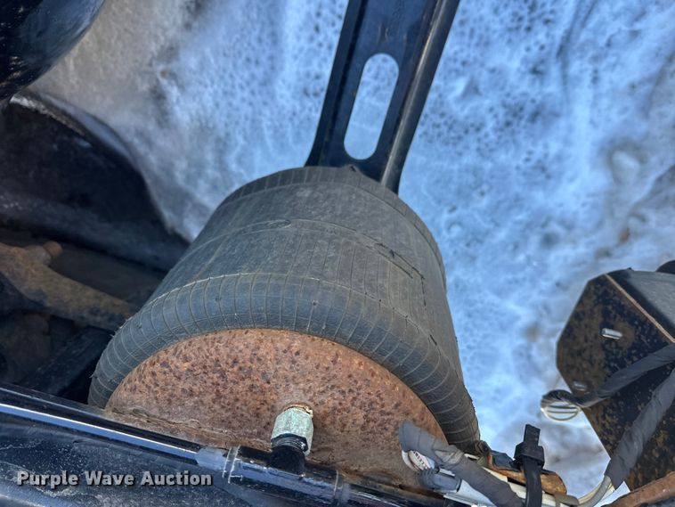 image for item FK1575 2015 Mack CXU613 semi truck