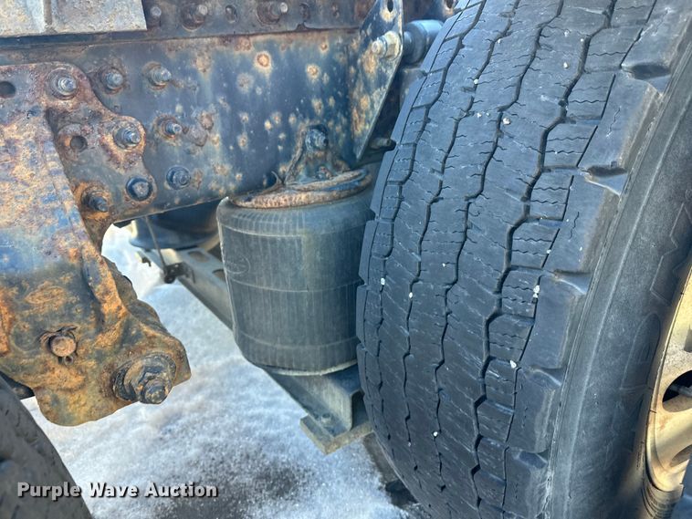 image for item FK1575 2015 Mack CXU613 semi truck