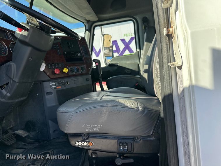 image for item FK1575 2015 Mack CXU613 semi truck