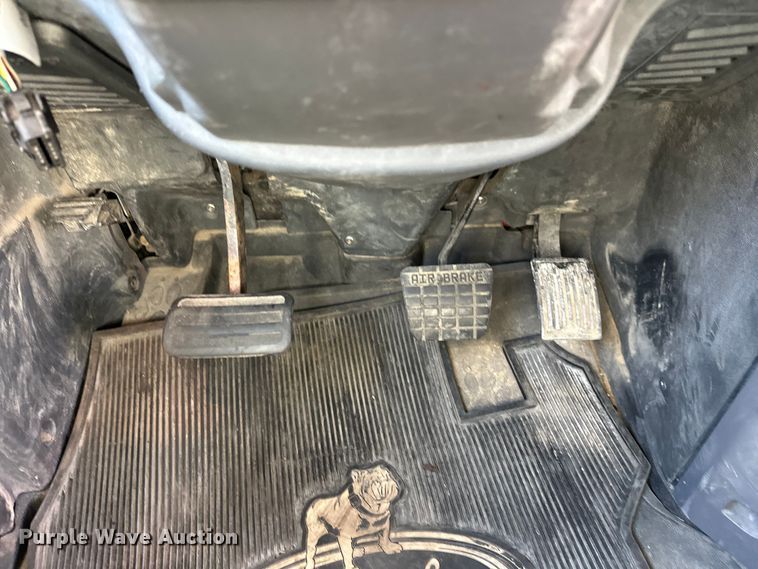 image for item FK1575 2015 Mack CXU613 semi truck