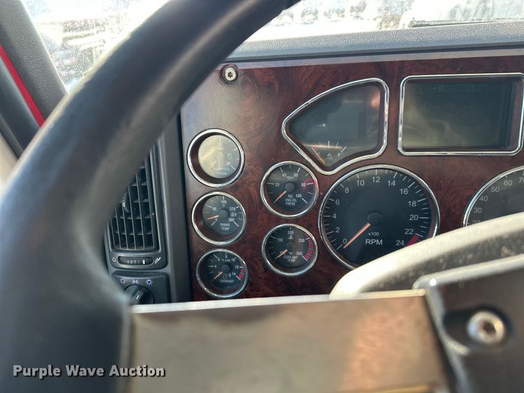 image for item FK1575 2015 Mack CXU613 semi truck