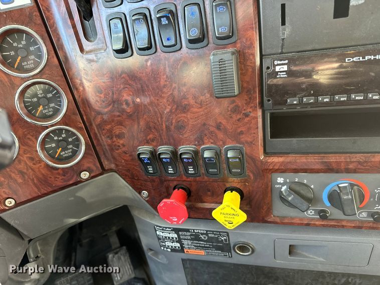 image for item FK1575 2015 Mack CXU613 semi truck