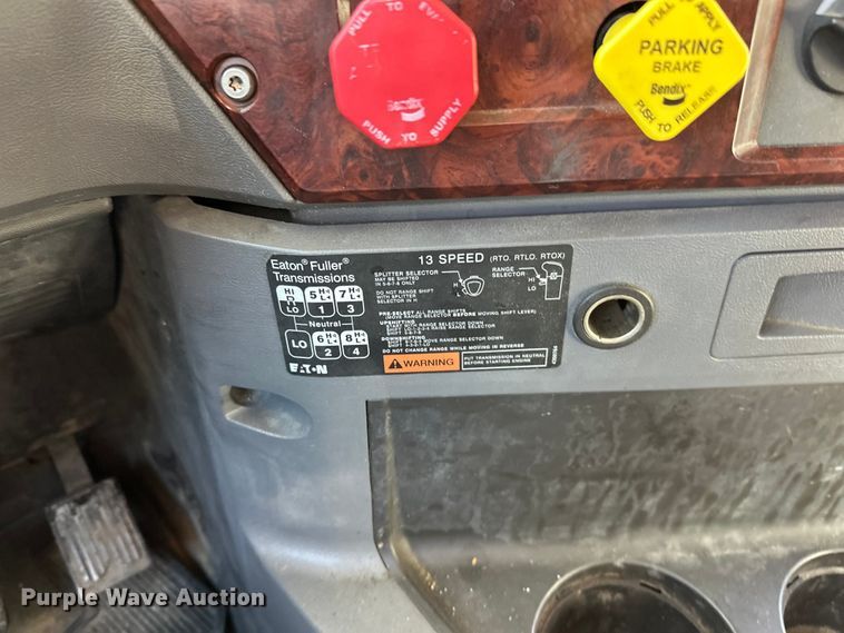 image for item FK1575 2015 Mack CXU613 semi truck