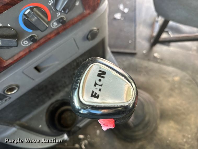 image for item FK1575 2015 Mack CXU613 semi truck