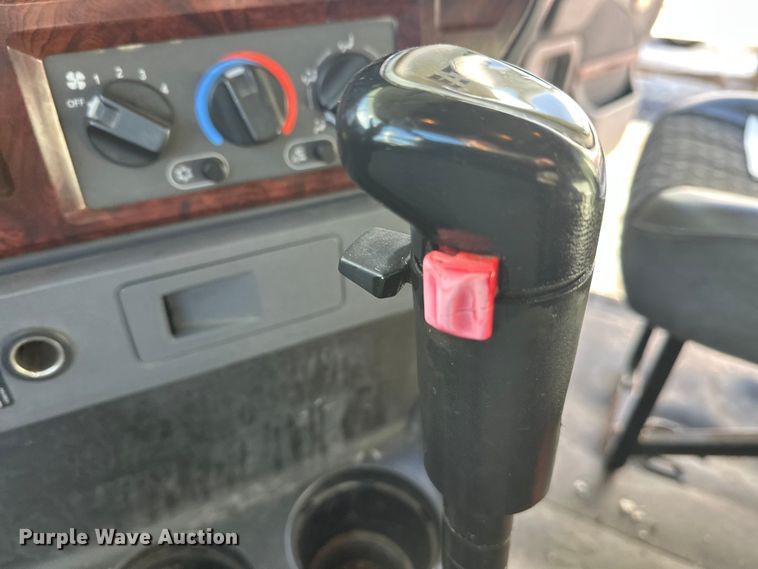 image for item FK1575 2015 Mack CXU613 semi truck