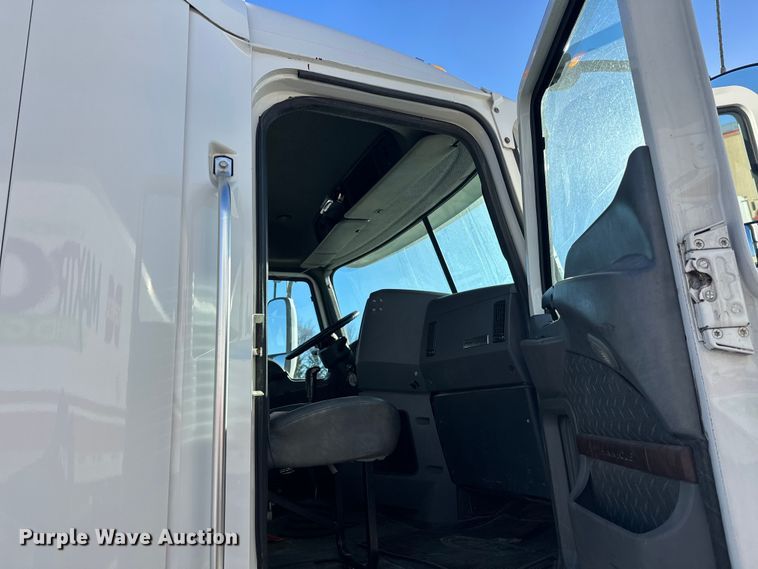 image for item FK1575 2015 Mack CXU613 semi truck