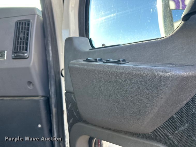 image for item FK1575 2015 Mack CXU613 semi truck