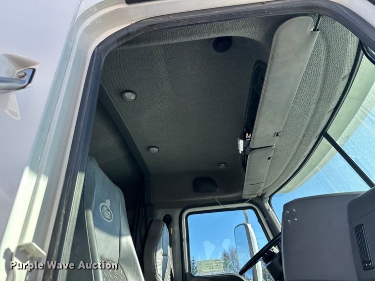 image for item FK1575 2015 Mack CXU613 semi truck