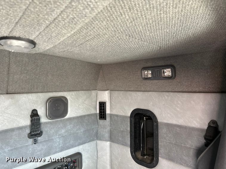 image for item FK1575 2015 Mack CXU613 semi truck