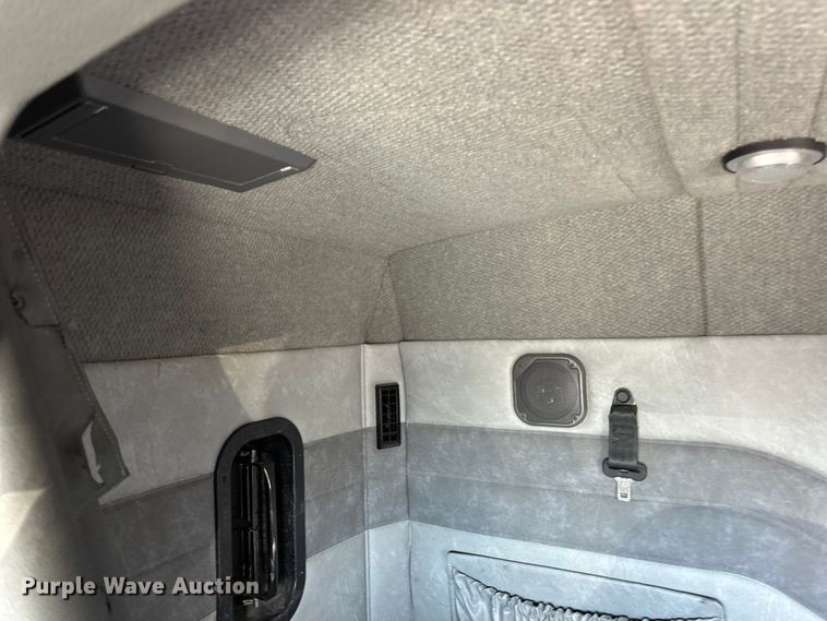 image for item FK1575 2015 Mack CXU613 semi truck