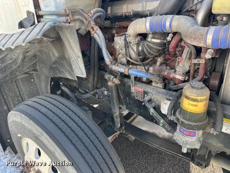 image for item FK1575 2015 Mack CXU613 semi truck